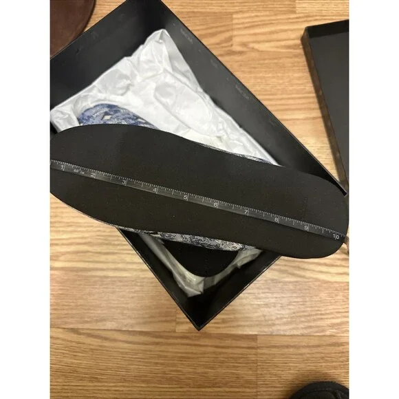 NEW IN BOX MCM VINTAGE SIGNATURE MONOGRAM PRINT SLIPPERS $285 Size M - Picture 5 of 5
